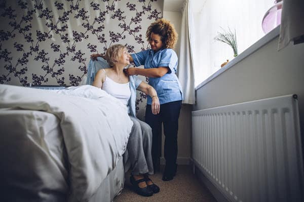 provider of home care in Oshawa dressing senior patient